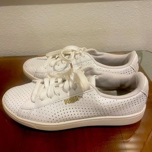 White womens puma shoes